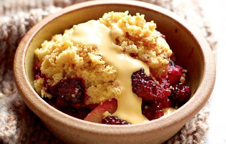 apple and blackcurrant crumble